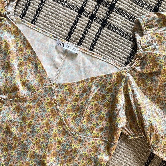 Zara floral puff sleeve fitted heart neckline mini dress - Picture 3 of 7